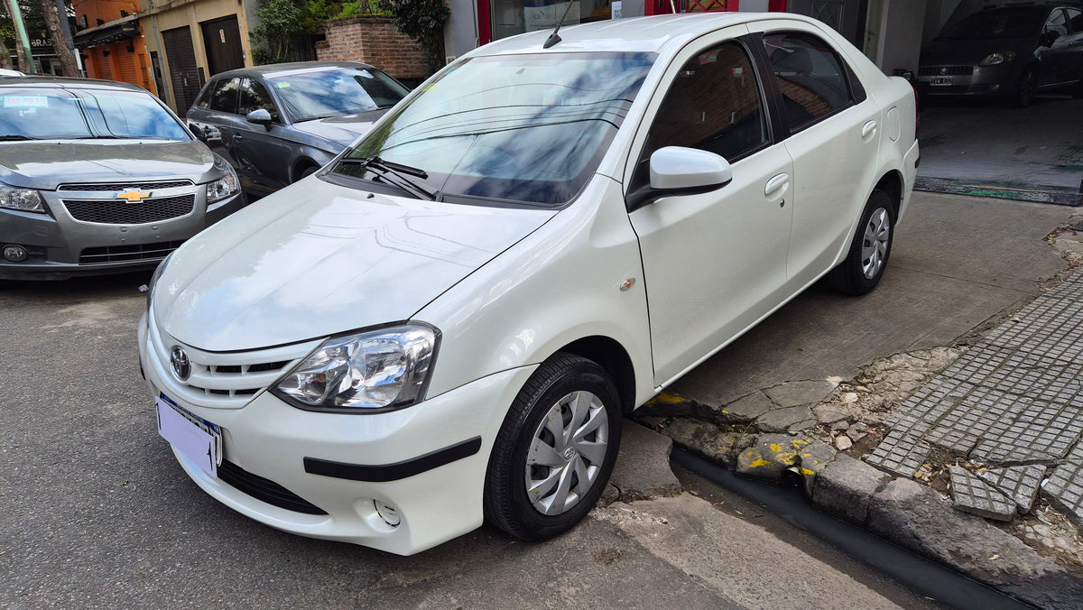 Toyota etios xs 4p mt 2017